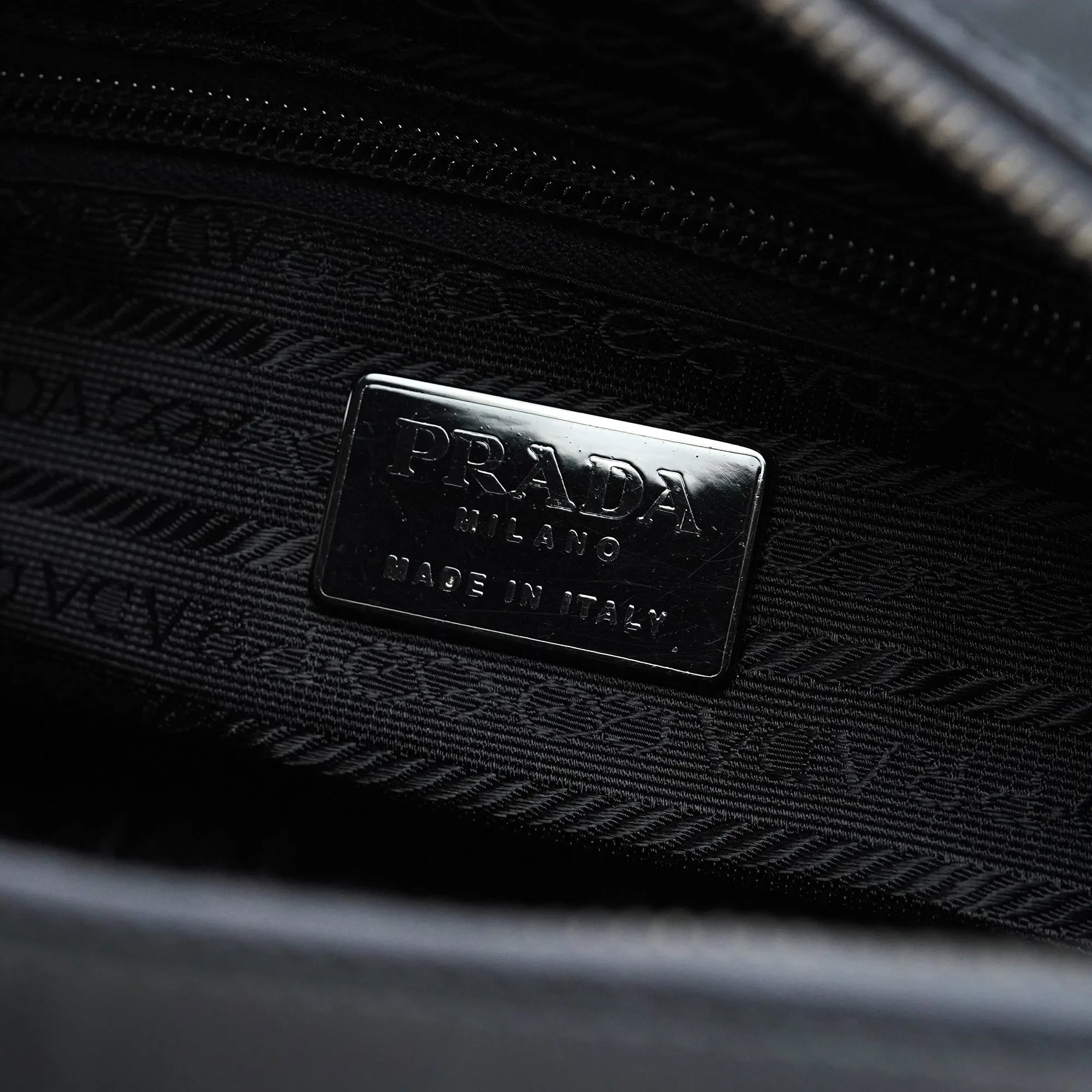 B7446 Anthracite Spazzolato Swivel Shoulder Bag