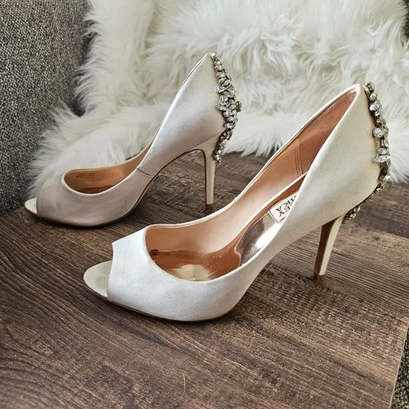 Badgley Mischa Women's Nilla Peep-Toe Jeweled Evening Pumps, Ivory/White/Cream,