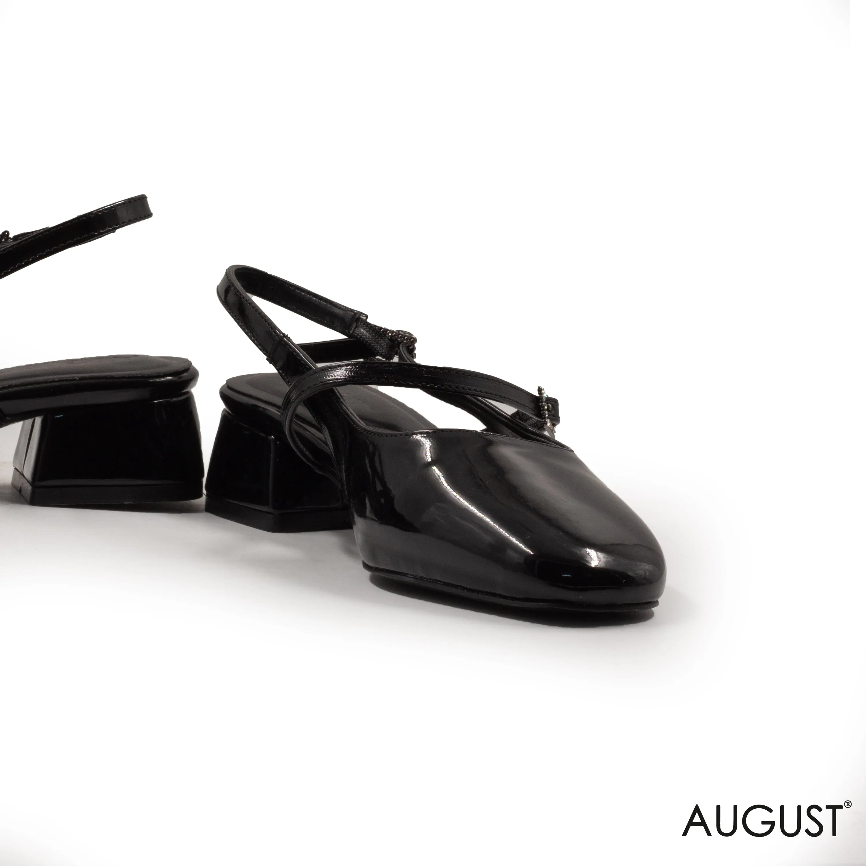 BLACK SHINY LEATHER LOW PUMPS
