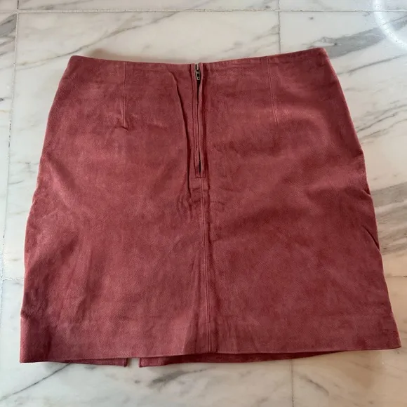 Blank NYC Suede Buckle Skirt in Dusty Rose, Size‎ 27