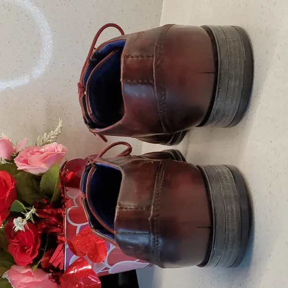 BUGATTI Burgandy leather dress shoes (sz 9)