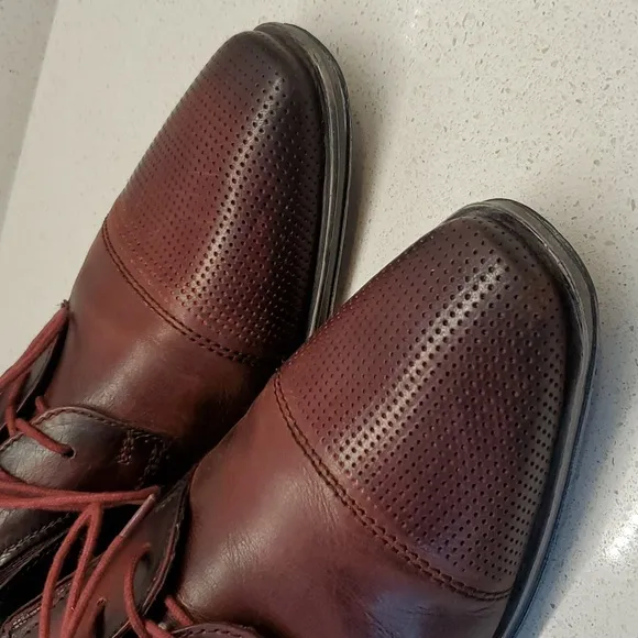 BUGATTI Burgandy leather dress shoes (sz 9)