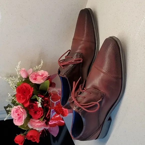 BUGATTI Burgandy leather dress shoes (sz 9)