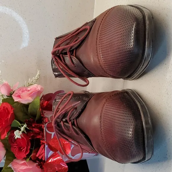 BUGATTI Burgandy leather dress shoes (sz 9)