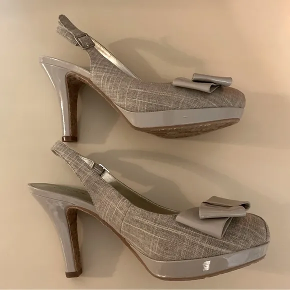 “COACH &amp; FOUR” Kaiea Bow Sling Back Peep Toe