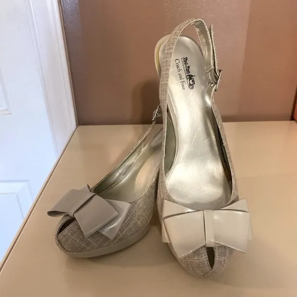 “COACH &amp; FOUR” Kaiea Bow Sling Back Peep Toe