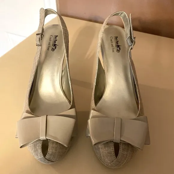 “COACH &amp; FOUR” Kaiea Bow Sling Back Peep Toe