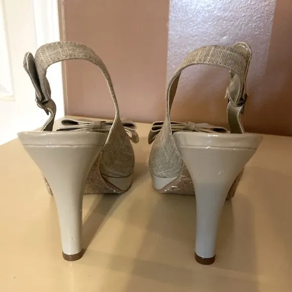 “COACH &amp; FOUR” Kaiea Bow Sling Back Peep Toe