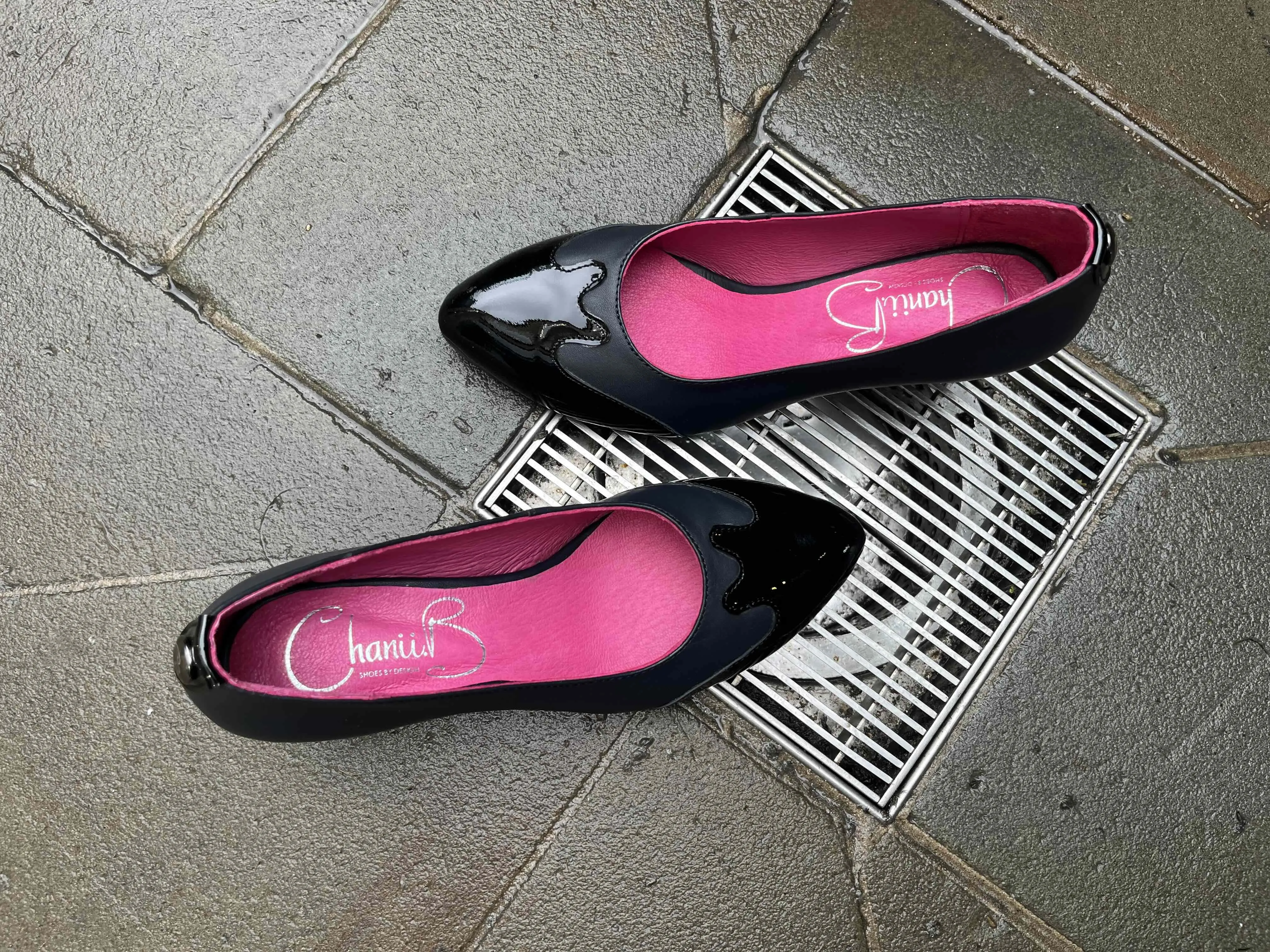 Frappuccino -navy and black dress shoe