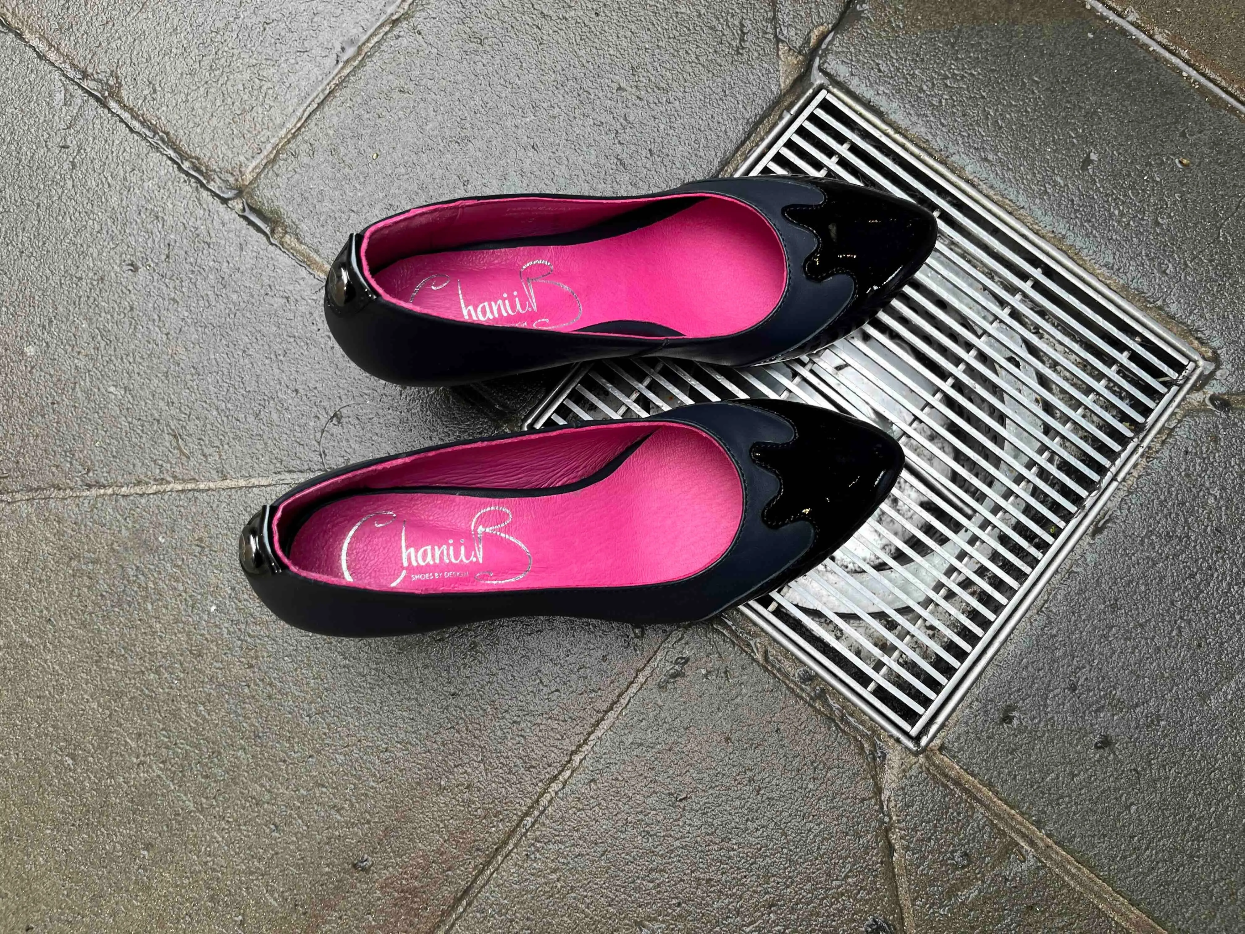 Frappuccino -navy and black dress shoe