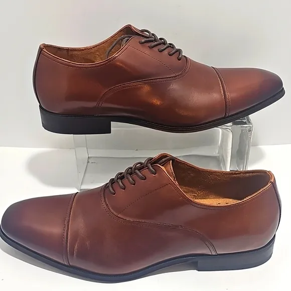 Men dress shoe, Size 9, Color Brown
