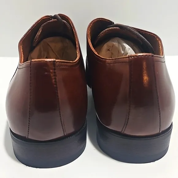 Men dress shoe, Size 9, Color Brown