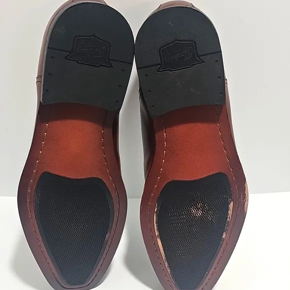 Men dress shoe, Size 9, Color Brown