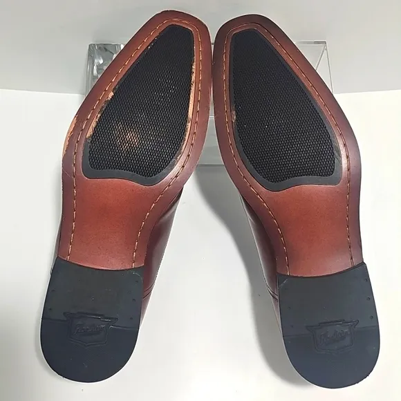 Men dress shoe, Size 9, Color Brown