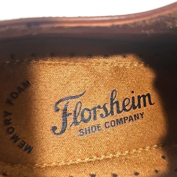 Men dress shoe, Size 9, Color Brown