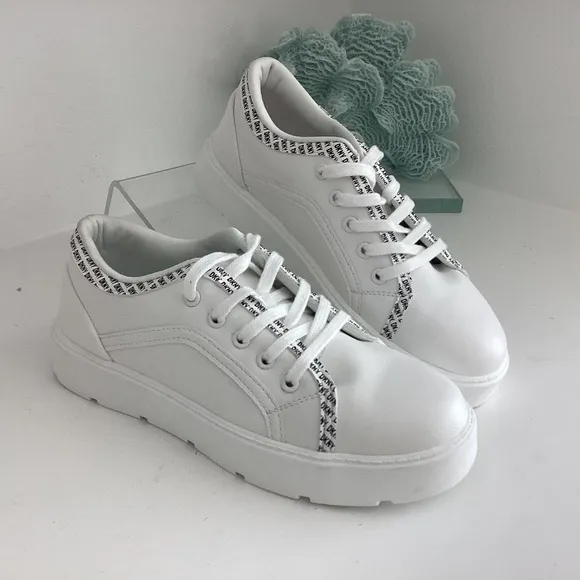 NEW DKNY GIRLS WHITE LEATHER SNEAKERS SHOES SZ 4