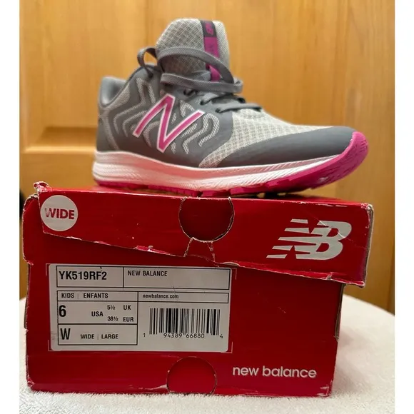 New! New Balance Kids Size 6 (Large) Wide Running Shoe Gray Pink White