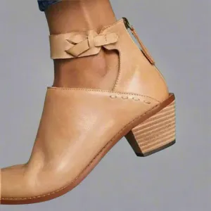 Renata | Mid-Toe Singles with Block Heel – Comfort and Style