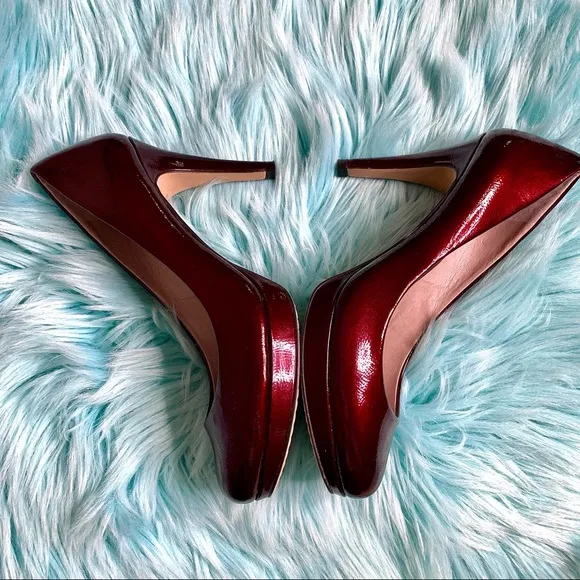 VINCE CAMUTO PATENT LEATHER Red Heels Womens 7