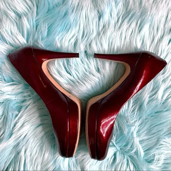 VINCE CAMUTO PATENT LEATHER Red Heels Womens 7