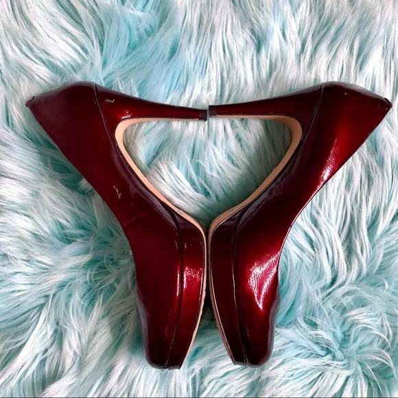 VINCE CAMUTO PATENT LEATHER Red Heels Womens 7